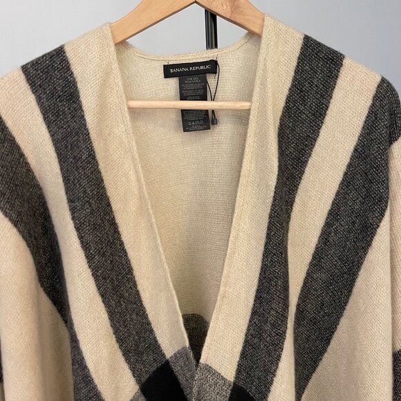 Banana Republic Womens Plaid Poncho Cape One Size Fringe Timeless Quiet Luxury - Picture 4 of 7
